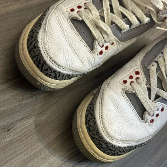 Fire red Jordan 3s Authentic - Picture 10 of 11